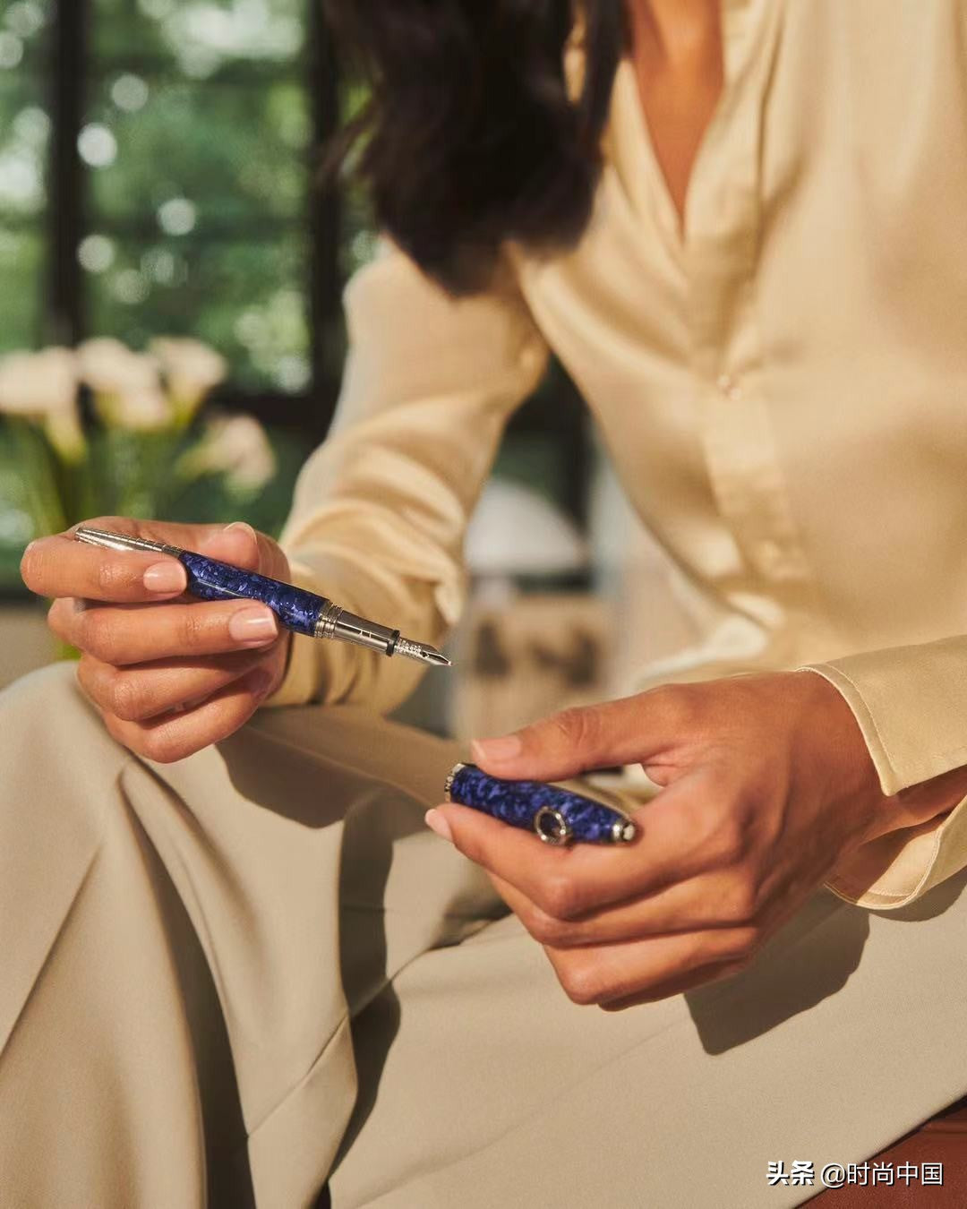 différences entre deux types de stylos Montblanc populaires : le stylo bille et le roller.